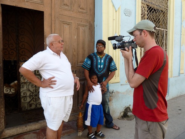 Geoff Baker with the Dedeu family, Havana